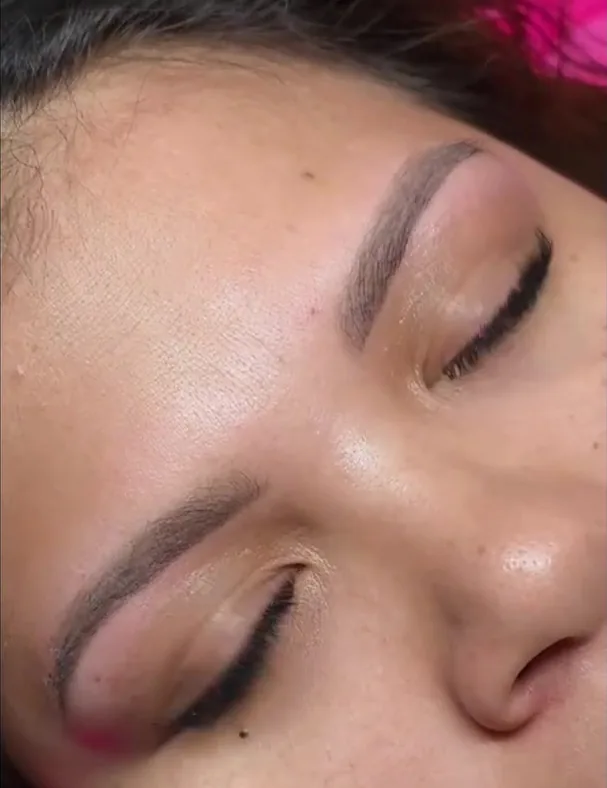 Extensiones de pestañas de volumen tecnológico, ojo cerrado